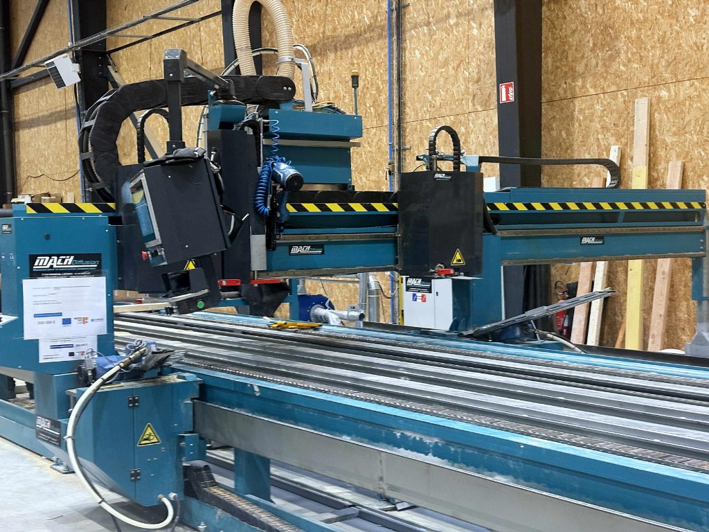 Mach Diffusion, Machine d'assemblage automatique, pont roulant, LP Charpente
