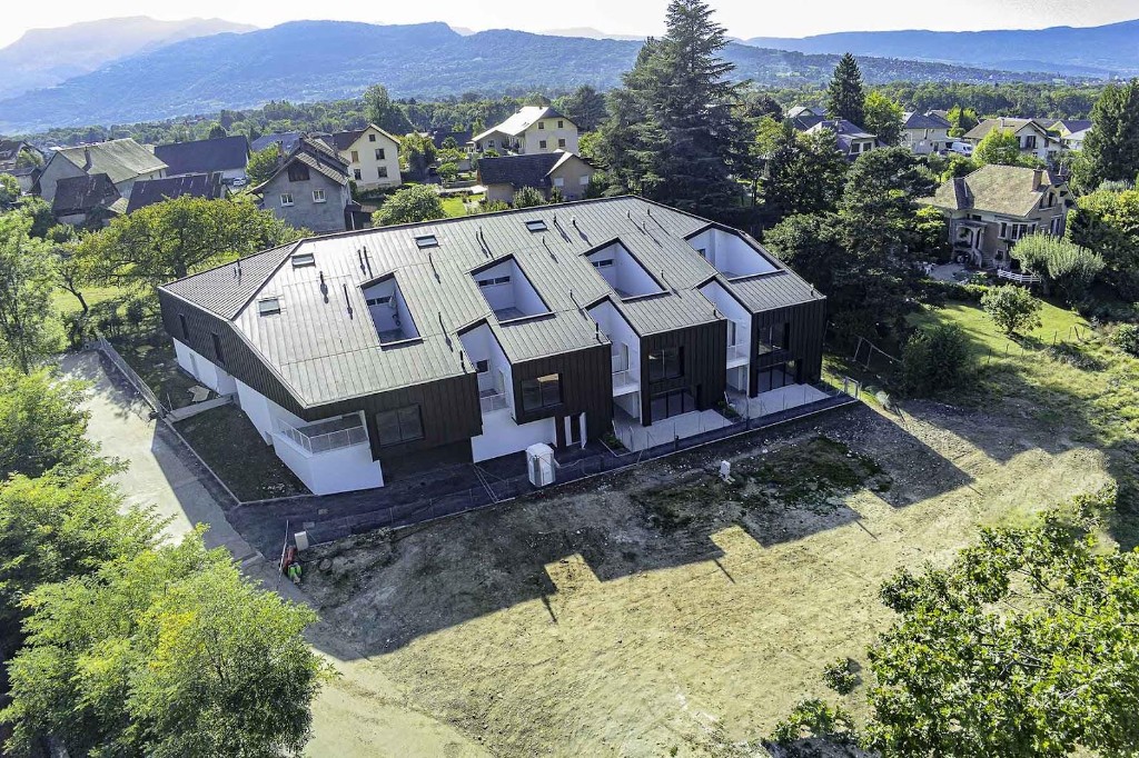 Bardage aluminium joint debout, Villa Mariette, Challes-les-Eaux, vue aérienne