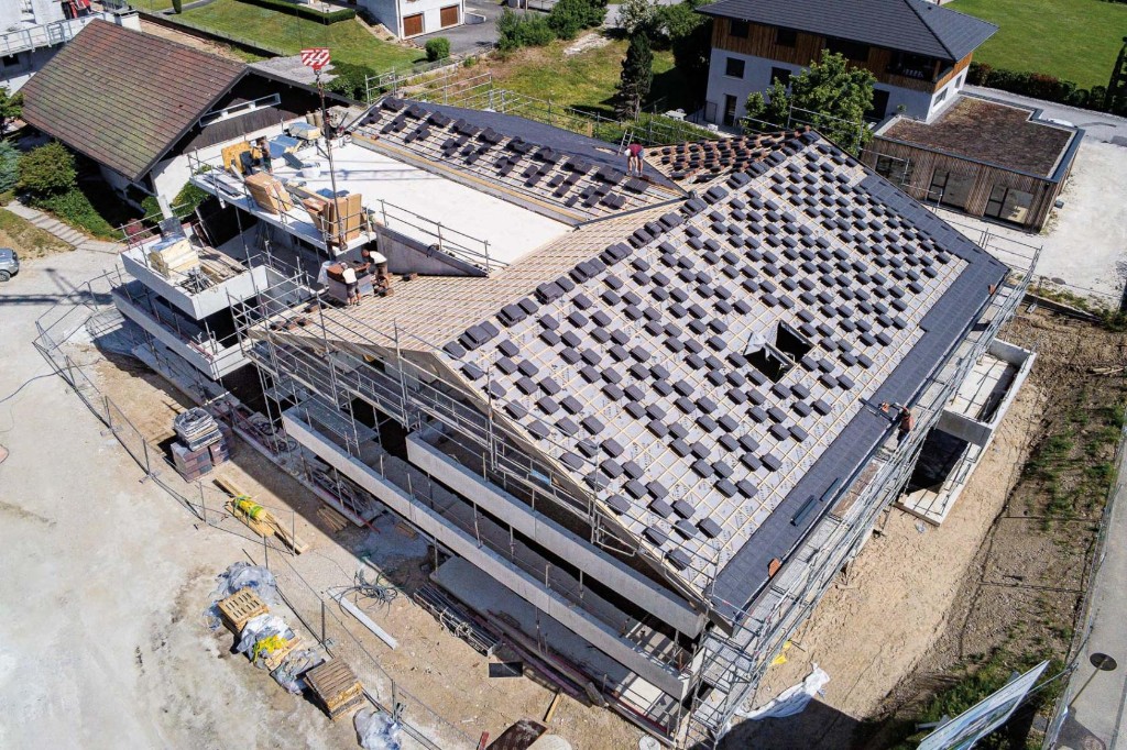 Couverture tuiles Alpha 10, L'Atelier, Argonay, vue aérienne