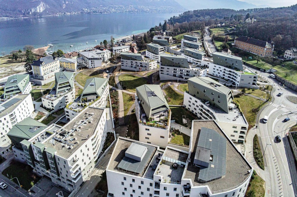 Couverture zinc Quartz, L'Avant-Scène, Les Trésums, Annecy, vue aérienne