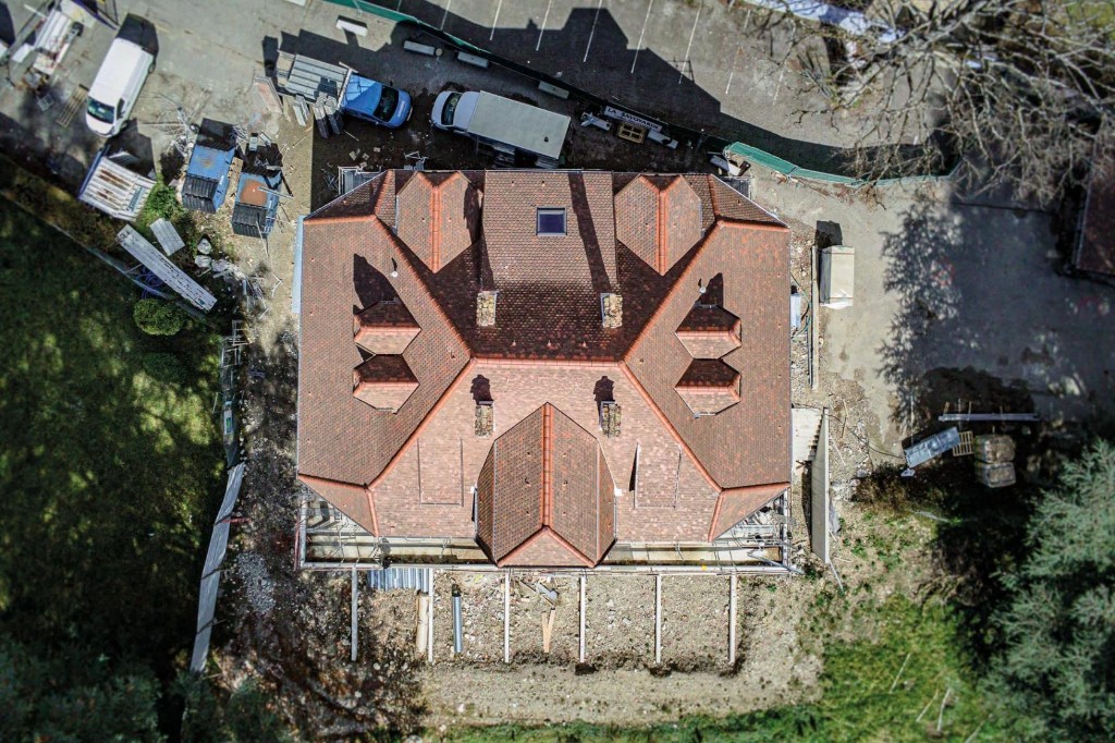 Couverture tuiles Doyet patinée foncée, La Savoyarde, Talloires, vue aérienne