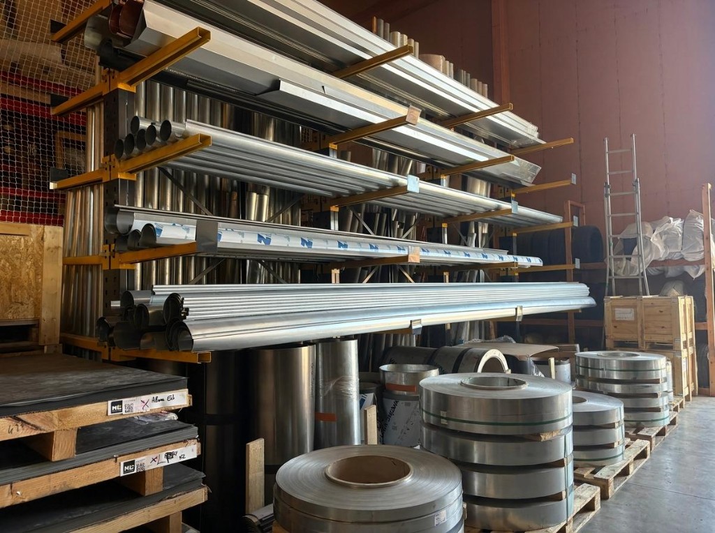 Stock zinguerie, atelier LP Charpente, Allonzier-la-Caille