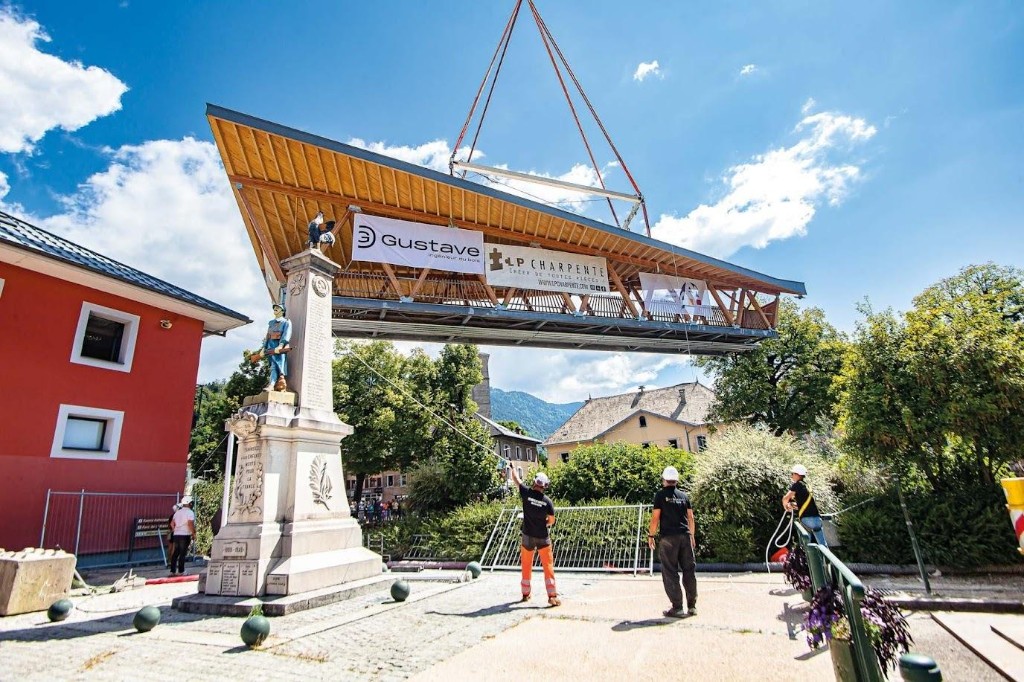Pose de la passerelle de Taninges
