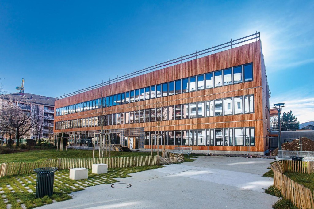 École Louise Michel, bardage bois, Annemasse