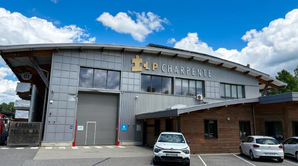 Siège LP Charpente à Allonzier-la-Caille, façade et ateliers