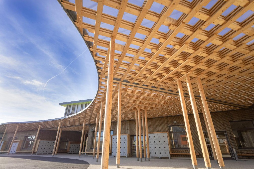 Détail de la charpente bois courbe, collège de l'Albanais, Rumilly
